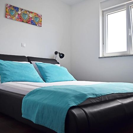Apartment Summer Breeze Пула Екстериор снимка