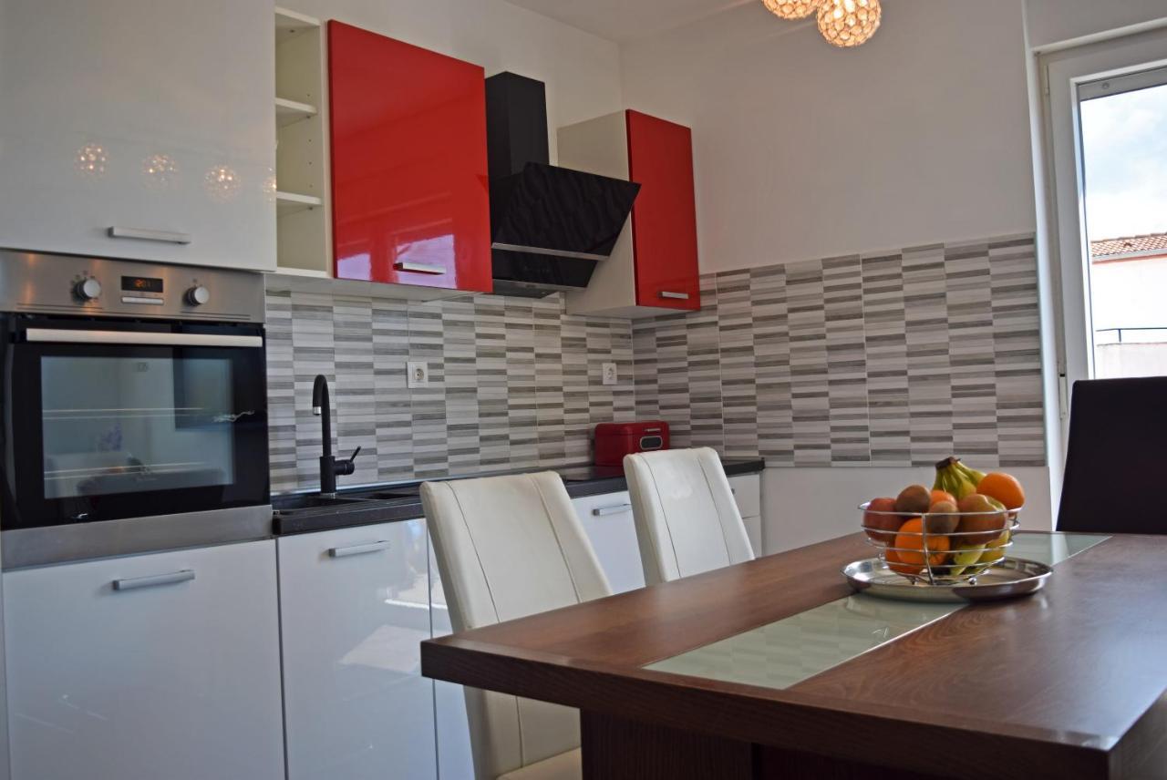 Apartment Summer Breeze Пула Екстериор снимка