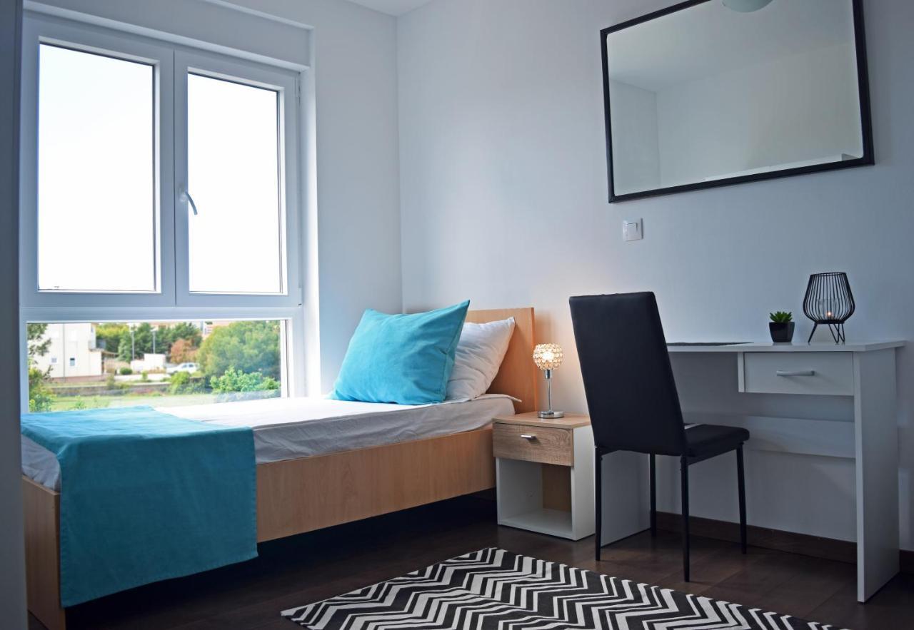 Apartment Summer Breeze Пула Екстериор снимка