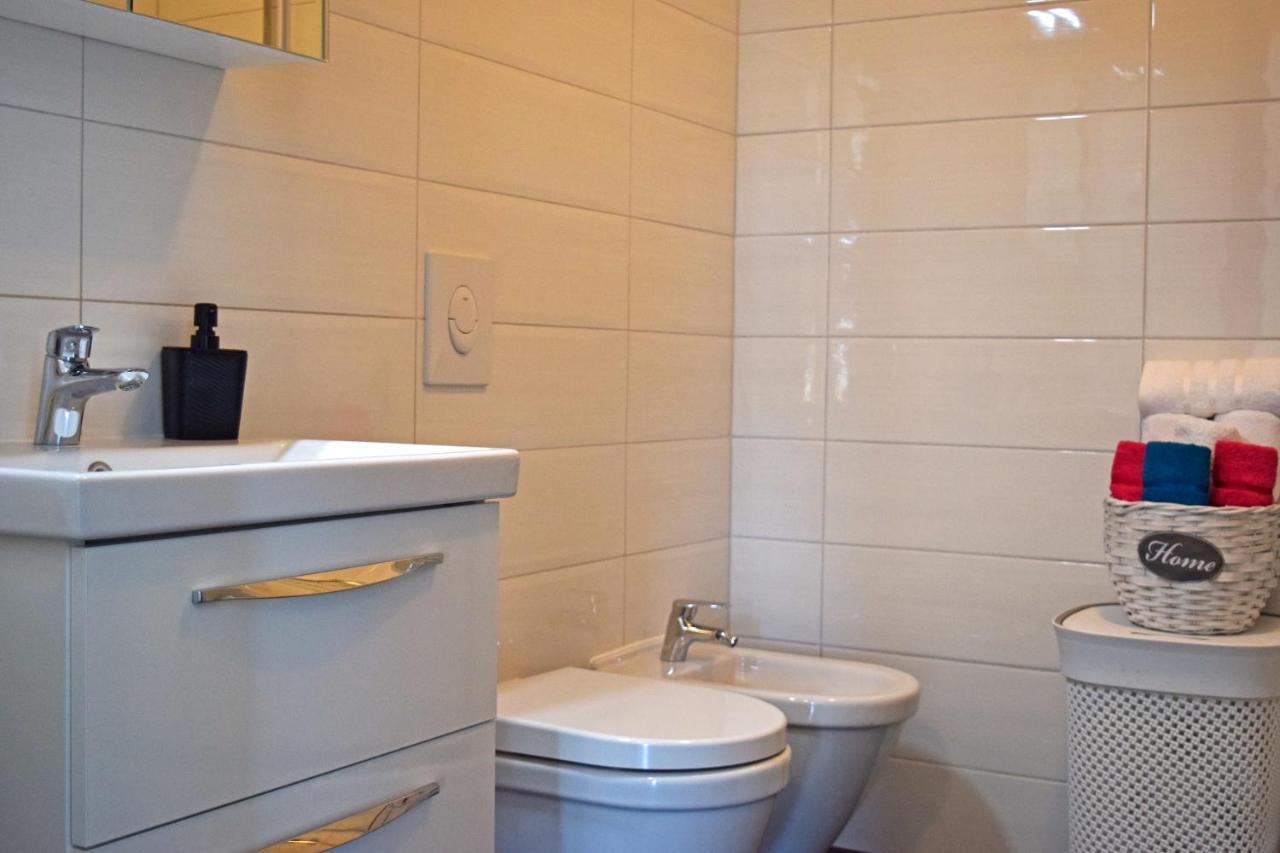 Apartment Summer Breeze Пула Екстериор снимка