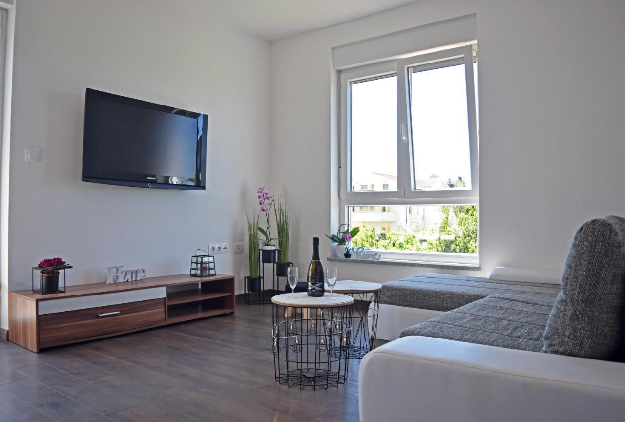 Apartment Summer Breeze Пула Екстериор снимка