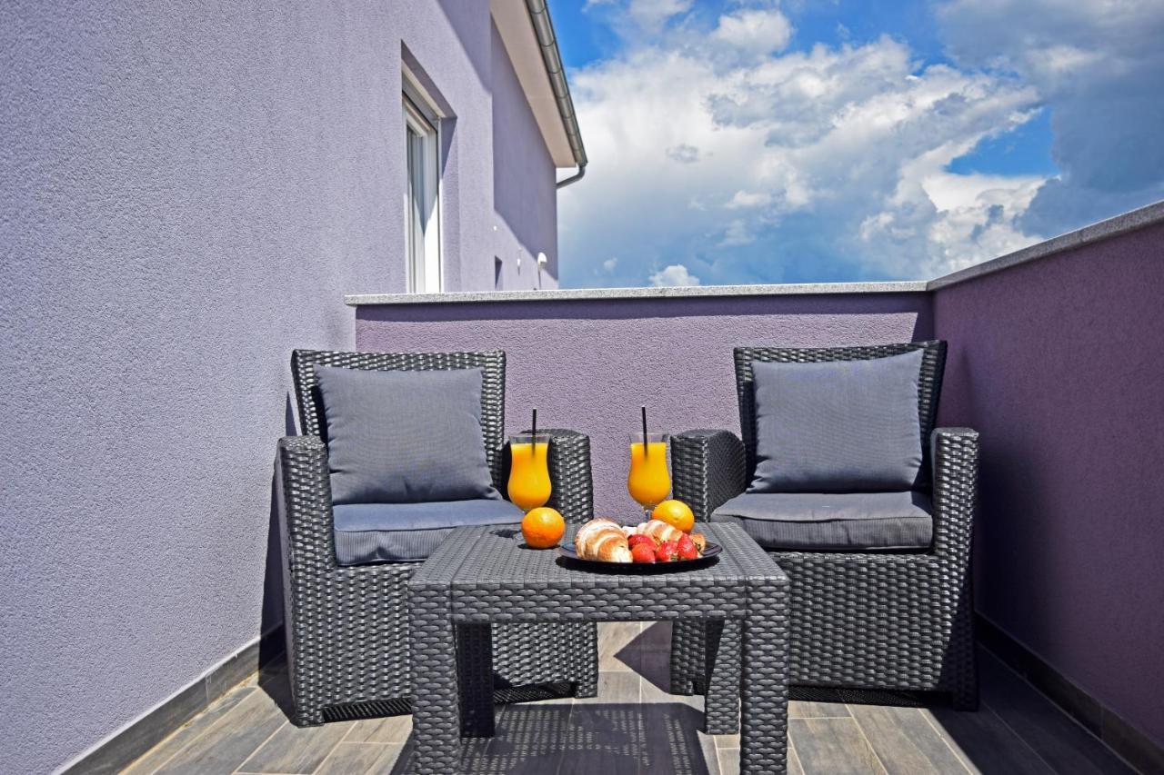 Apartment Summer Breeze Пула Екстериор снимка