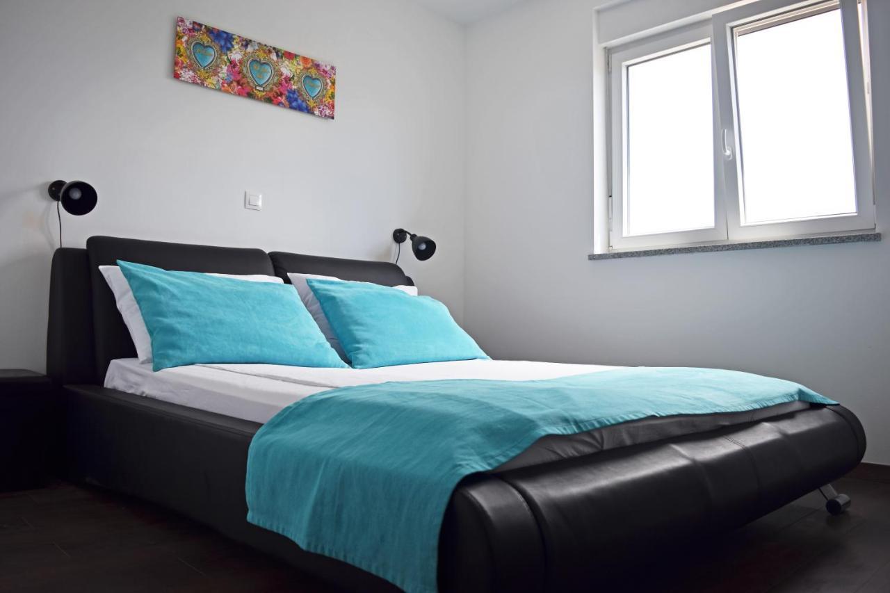 Apartment Summer Breeze Пула Екстериор снимка