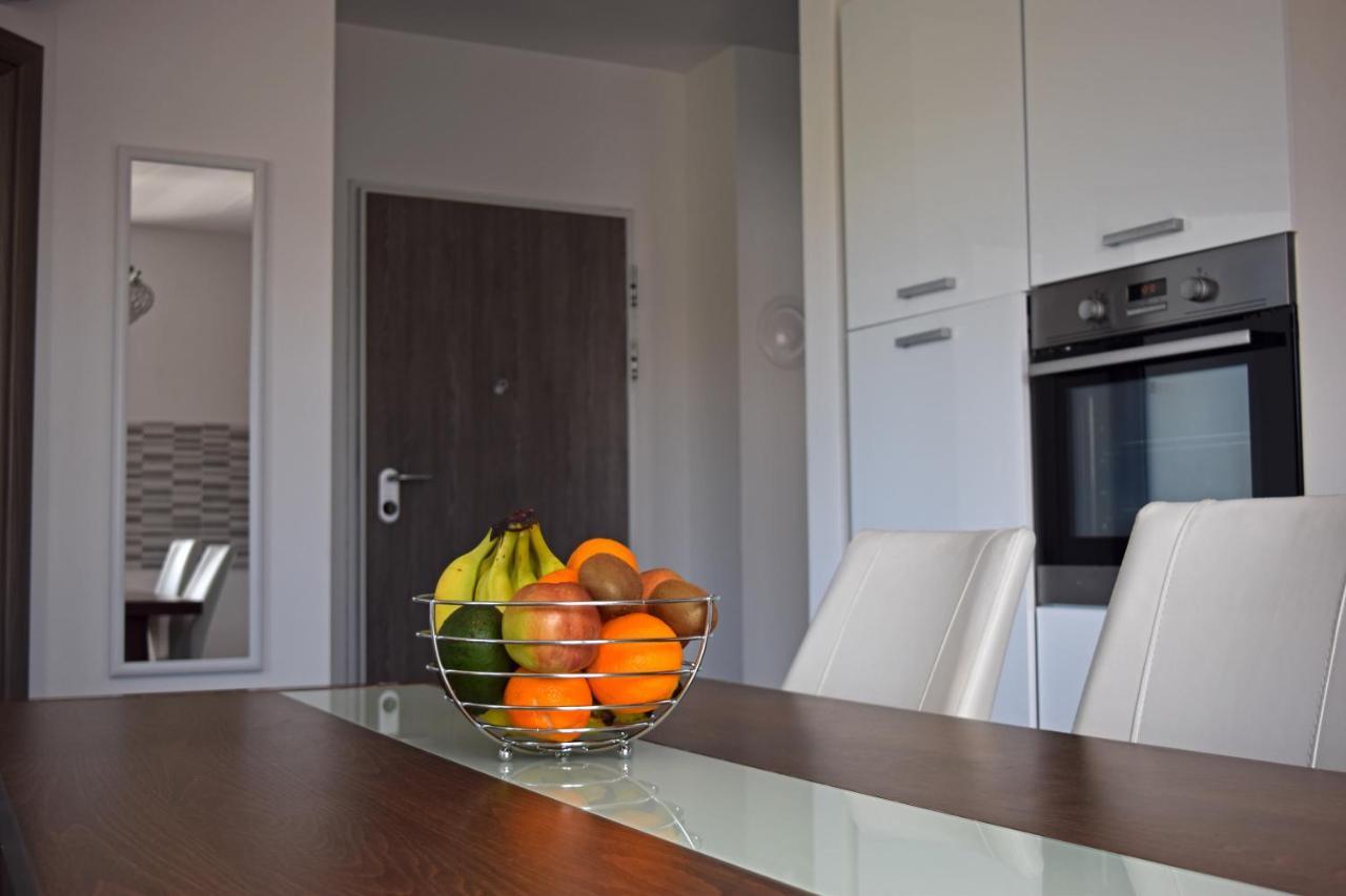 Apartment Summer Breeze Пула Екстериор снимка